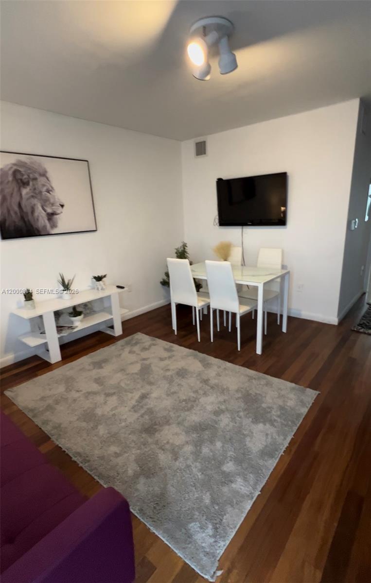 ETRURIA CONDO - Residential Lease