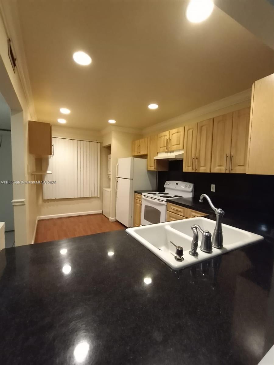 LAGO WEST CONDOMINIUM B - Residential