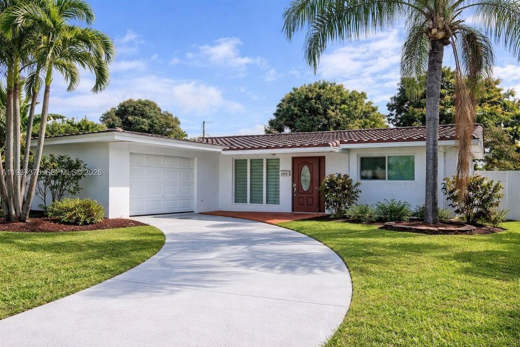 Photo of 1911 N 44th Ave, Hollywood, FL 33021 (MLS # A11987376)
