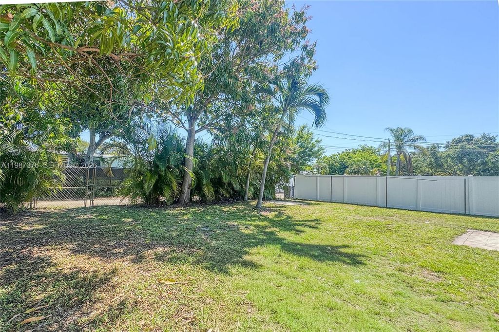 Photo of 1911 N 44th Ave, Hollywood, FL 33021 (MLS # A11987376)