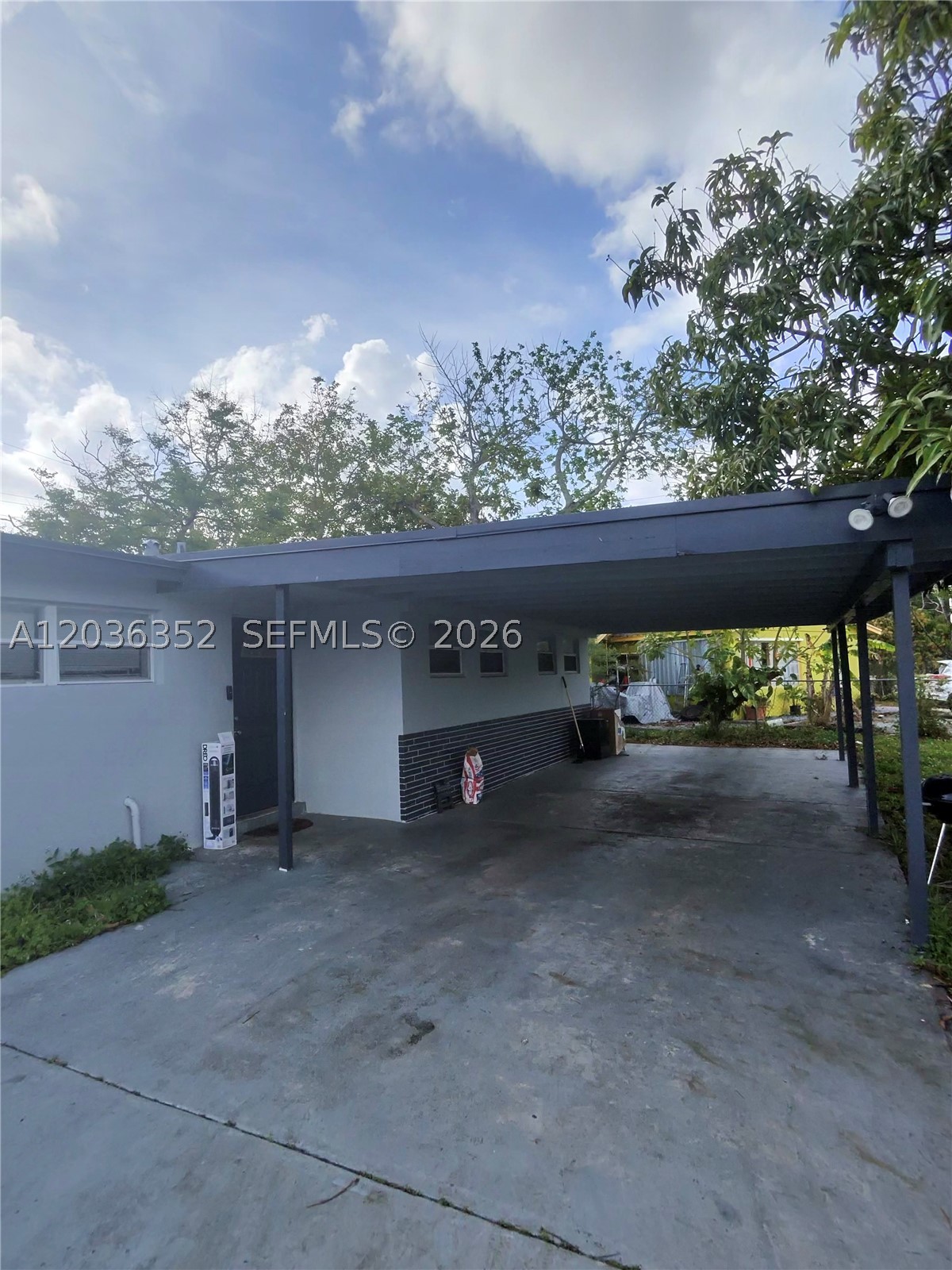 5652 Parke Ave