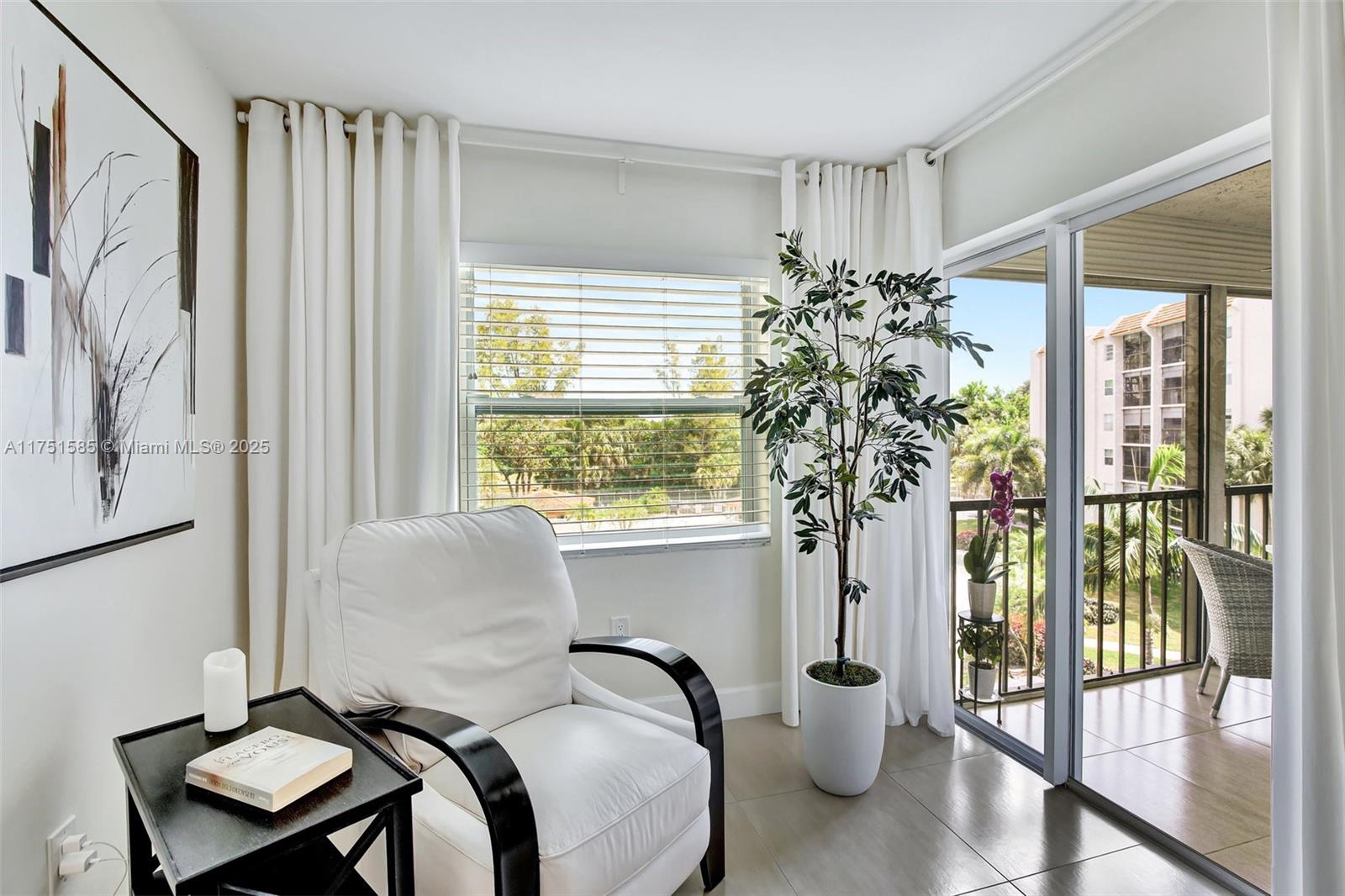 18TH HOLE AT INVERRARY CO - Residential