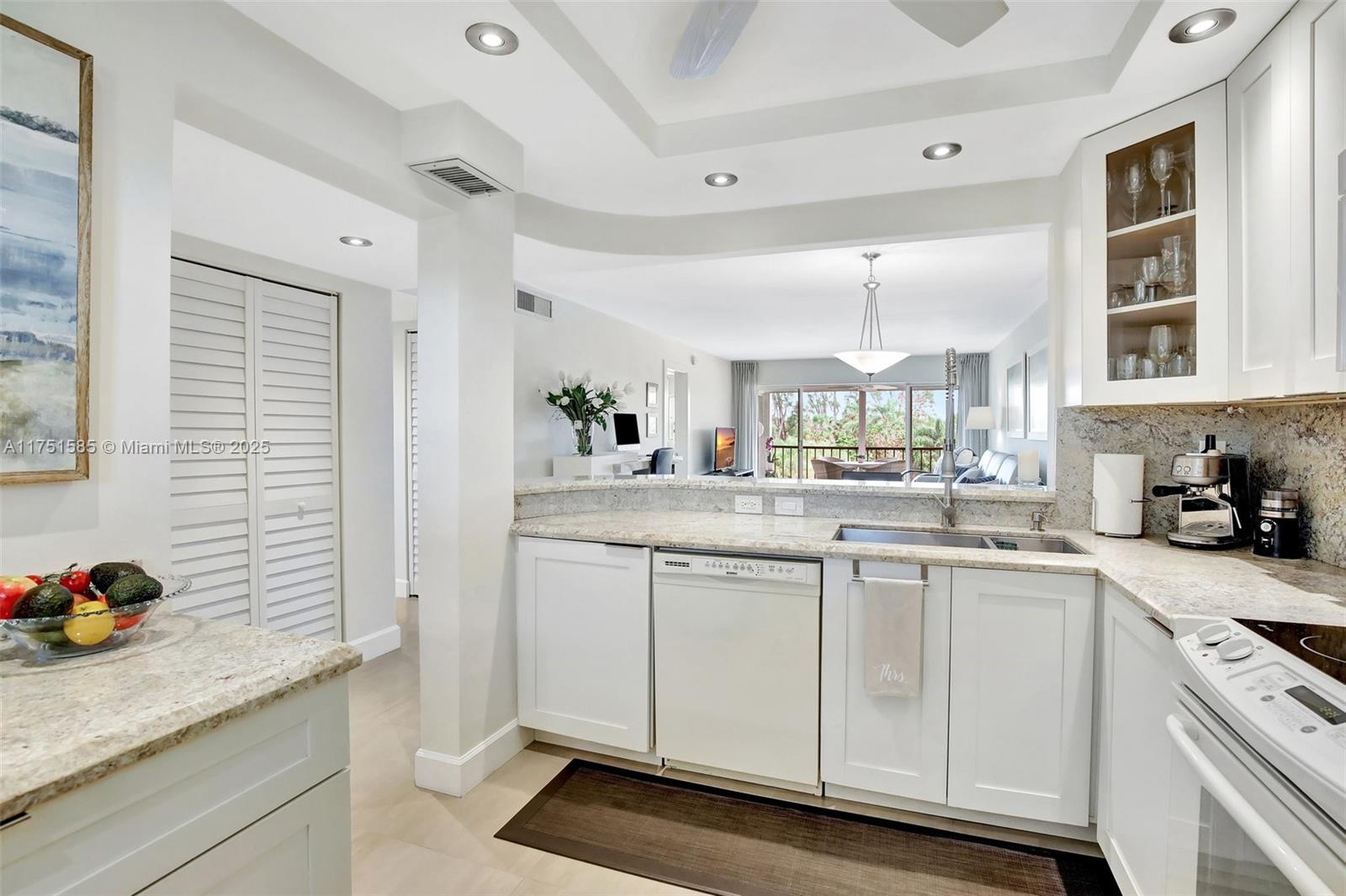 18TH HOLE AT INVERRARY CO - Residential