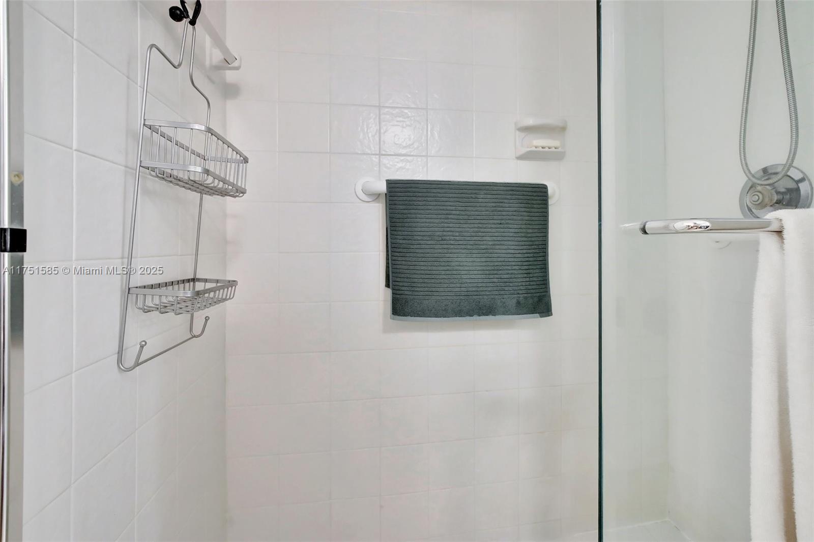 18TH HOLE AT INVERRARY CO - Residential