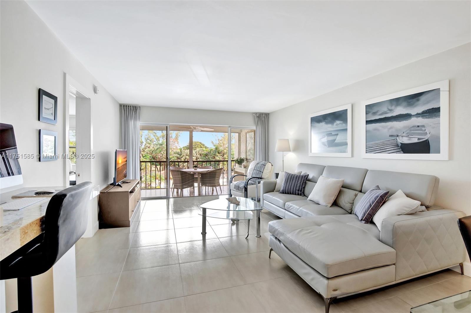 18TH HOLE AT INVERRARY CO - Residential