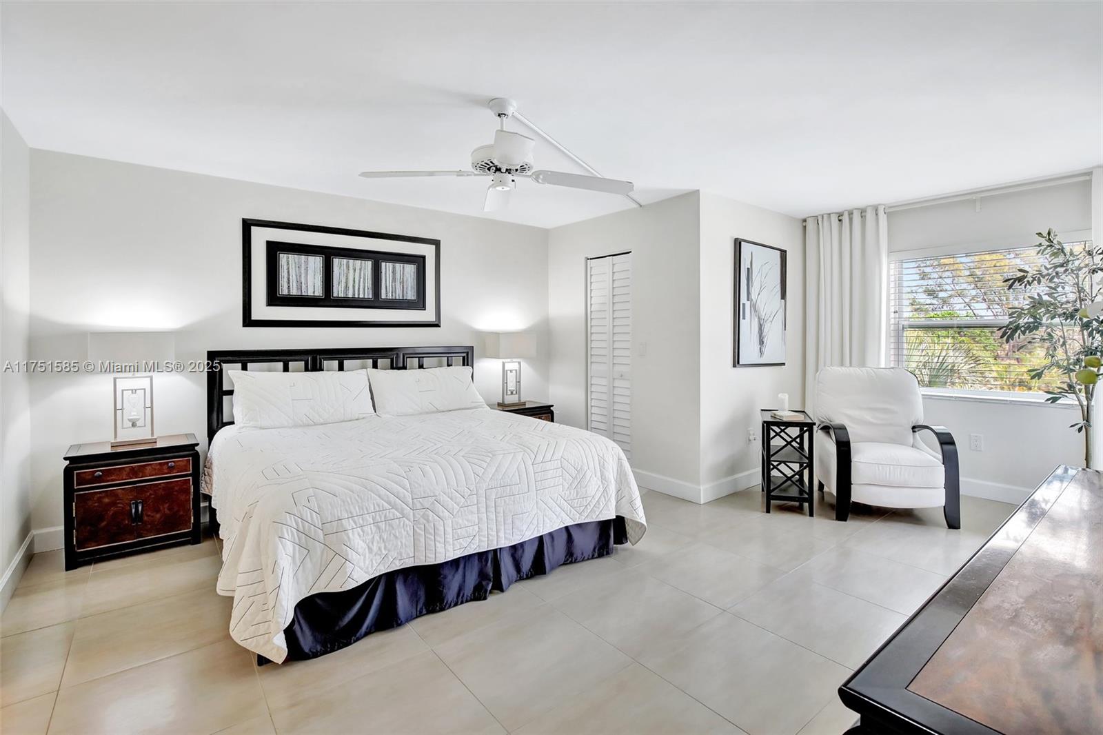 18TH HOLE AT INVERRARY CO - Residential