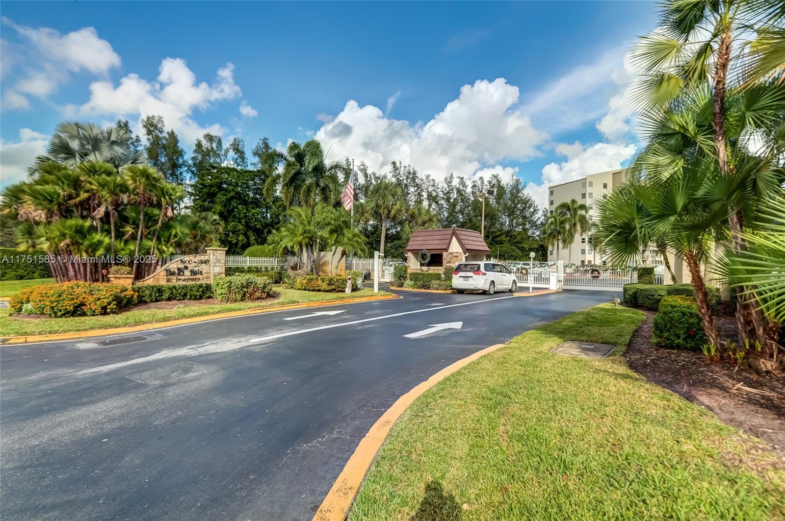 18TH HOLE AT INVERRARY CO - Residential