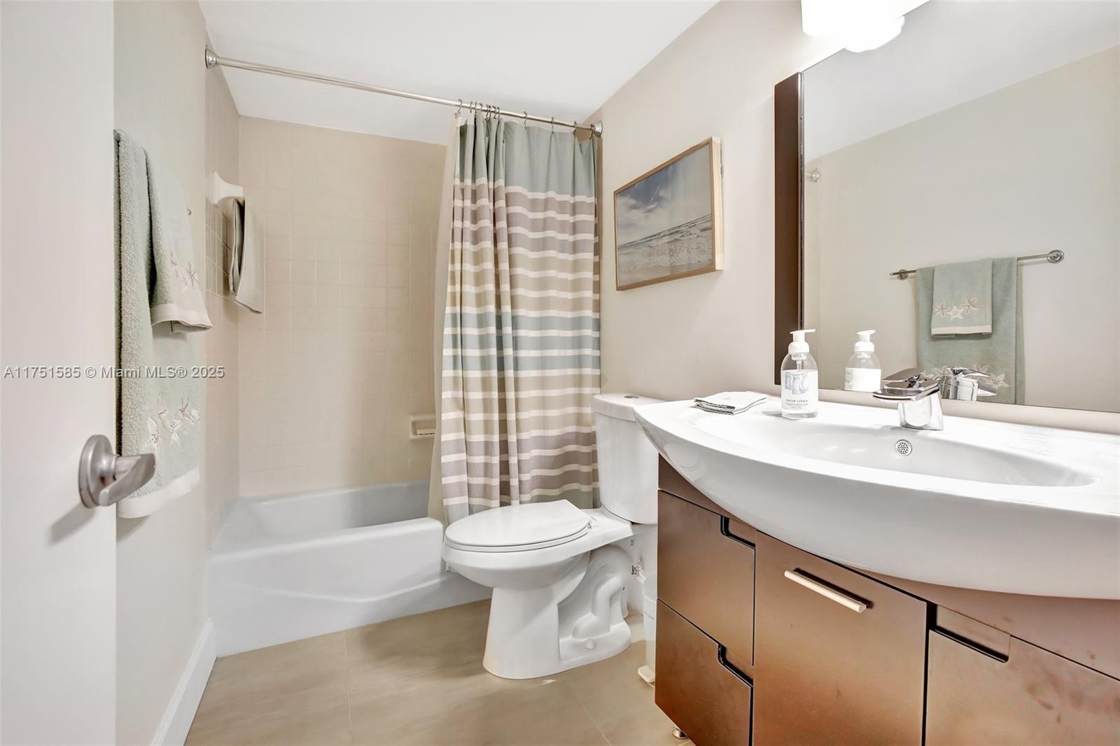 18TH HOLE AT INVERRARY CO - Residential