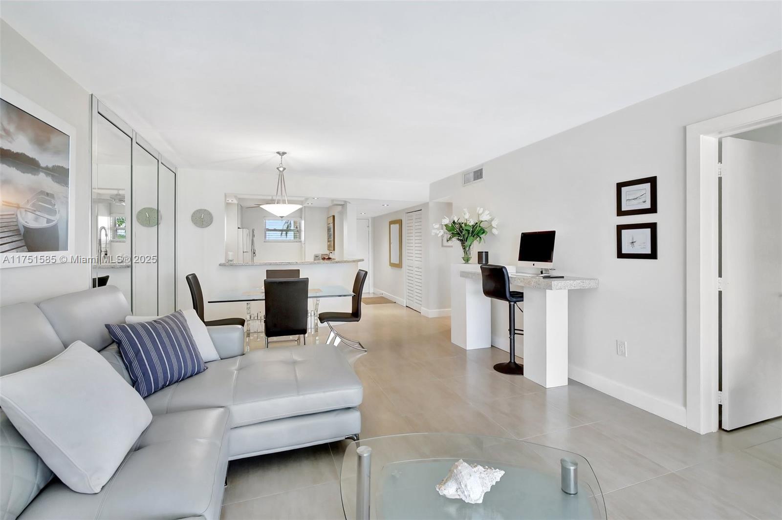 18TH HOLE AT INVERRARY CO - Residential