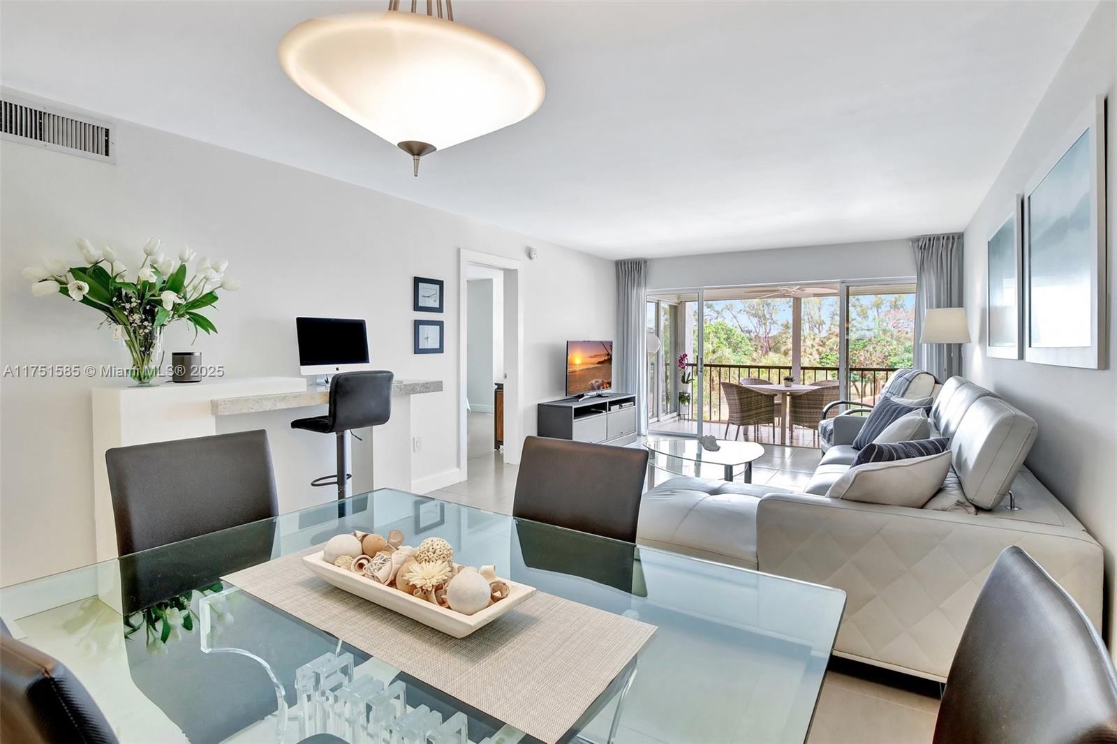 18TH HOLE AT INVERRARY CO - Residential