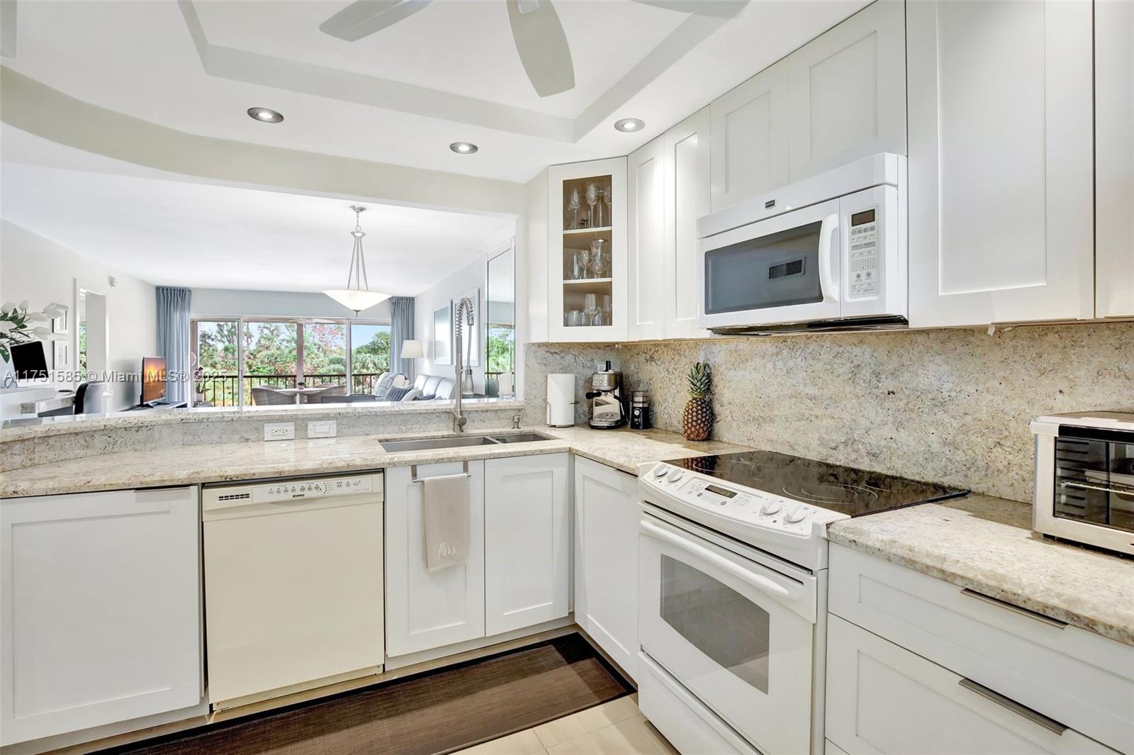 18TH HOLE AT INVERRARY CO - Residential