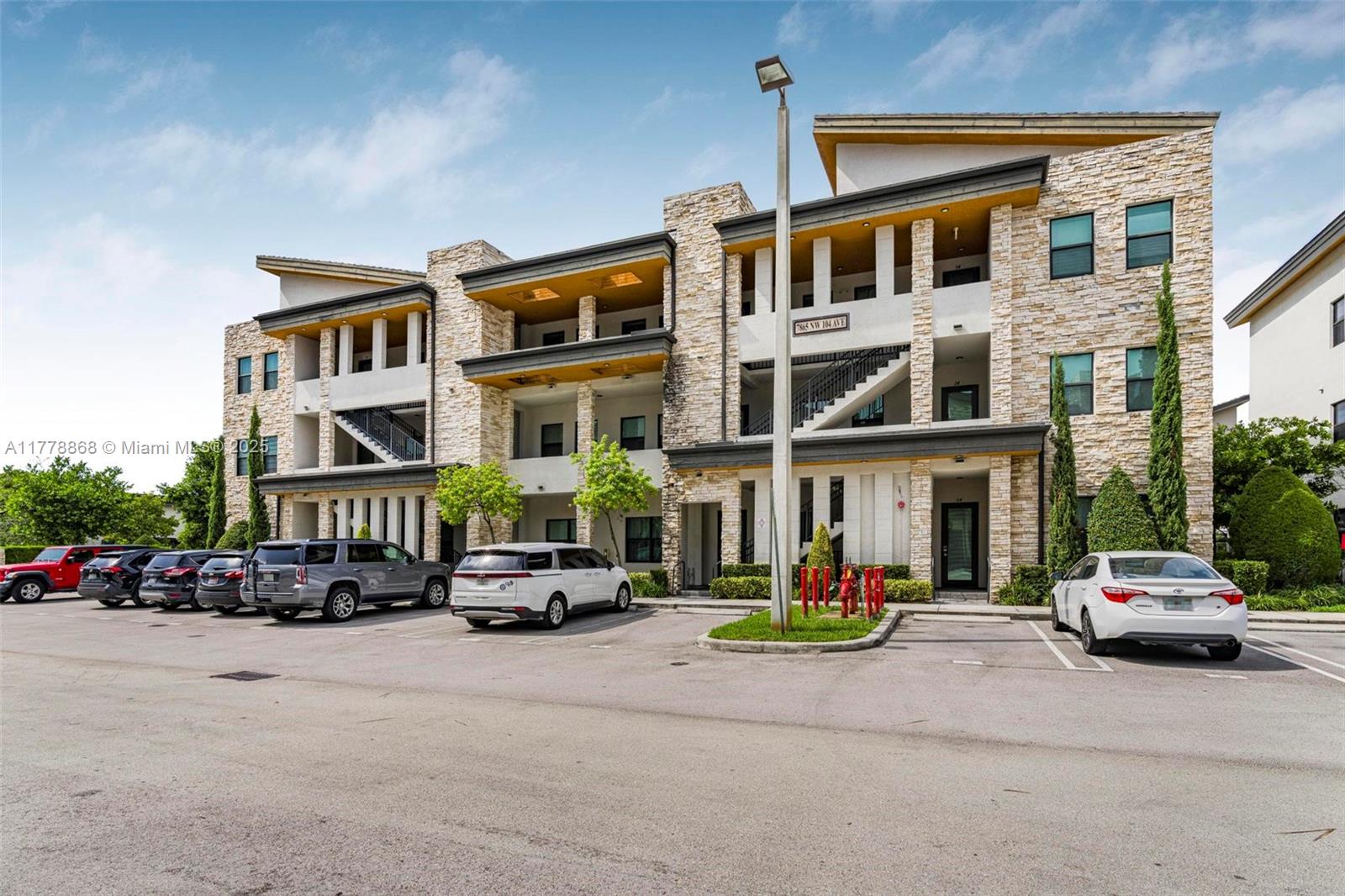 Rental Property at 7865 Nw 104th Ave 33, Doral, Miami-Dade County, Florida - Bedrooms: 2 
Bathrooms: 3  - $2,850 MO.
