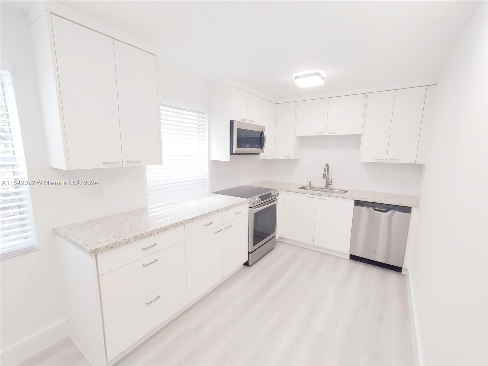 KINGS POINT BURGUNDY COND - Residential