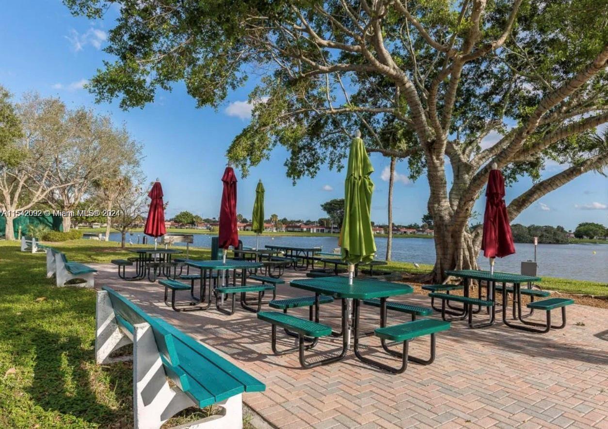 KINGS POINT BURGUNDY COND - Residential