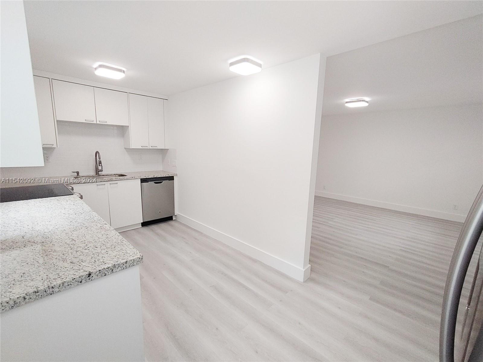 KINGS POINT BURGUNDY COND - Residential