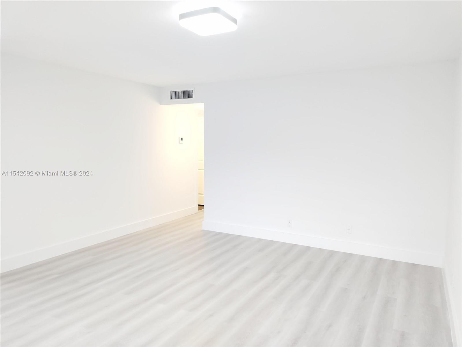 KINGS POINT BURGUNDY COND - Residential