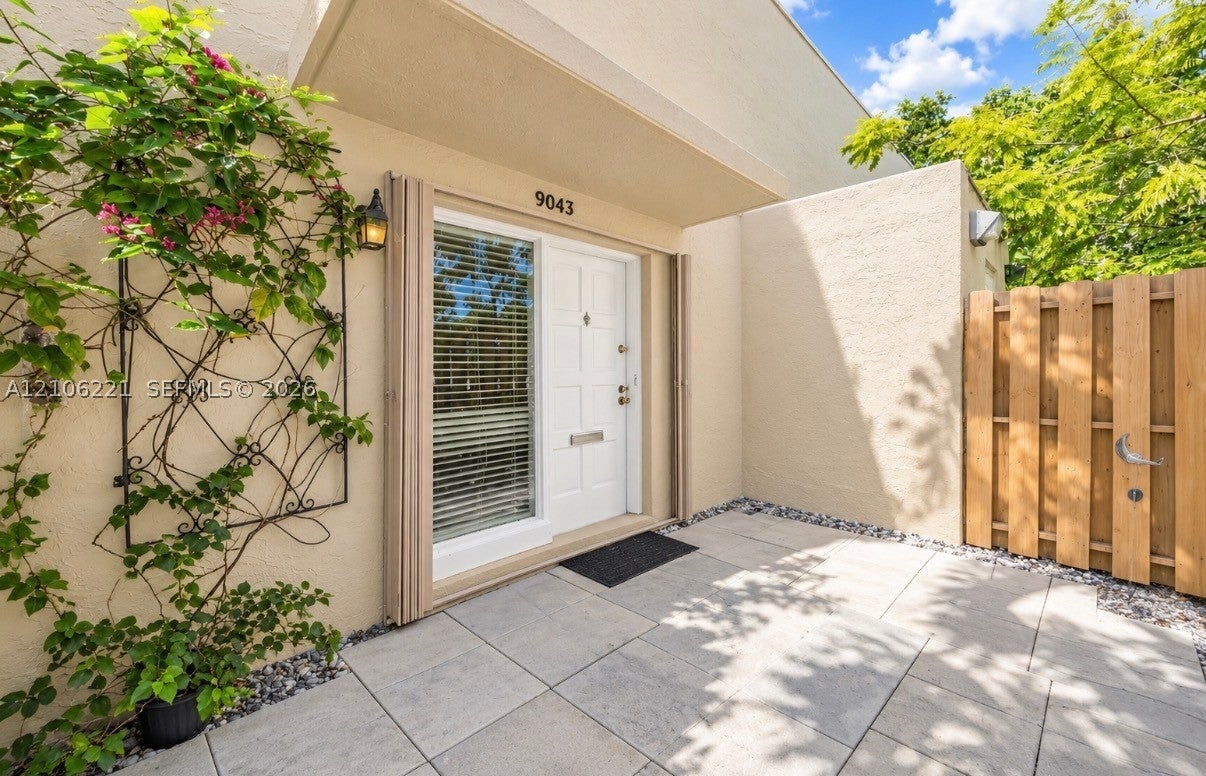 9043 Park Road Dr 9043
