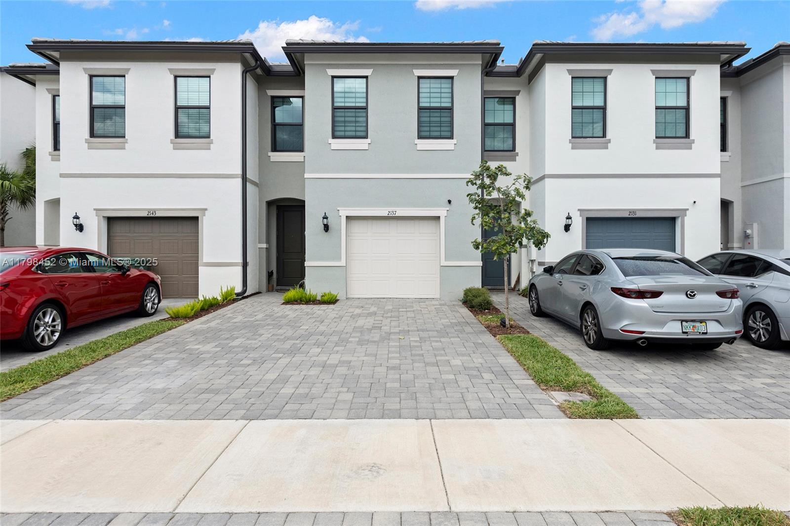 2137 N Appleton Cir N
