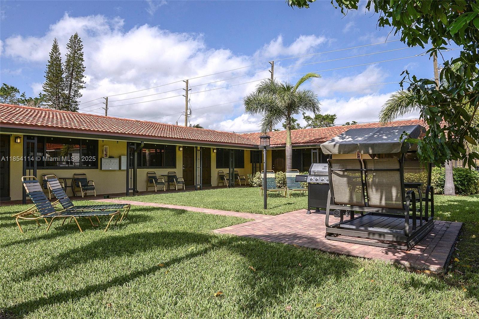 Beautiful unit ready to move-in. Ceramic floor throughout, kitchen with granite countertop. Very nice large yard. Close to casino, beach, shopping, restaurants. Owner is requesting good credit score.
