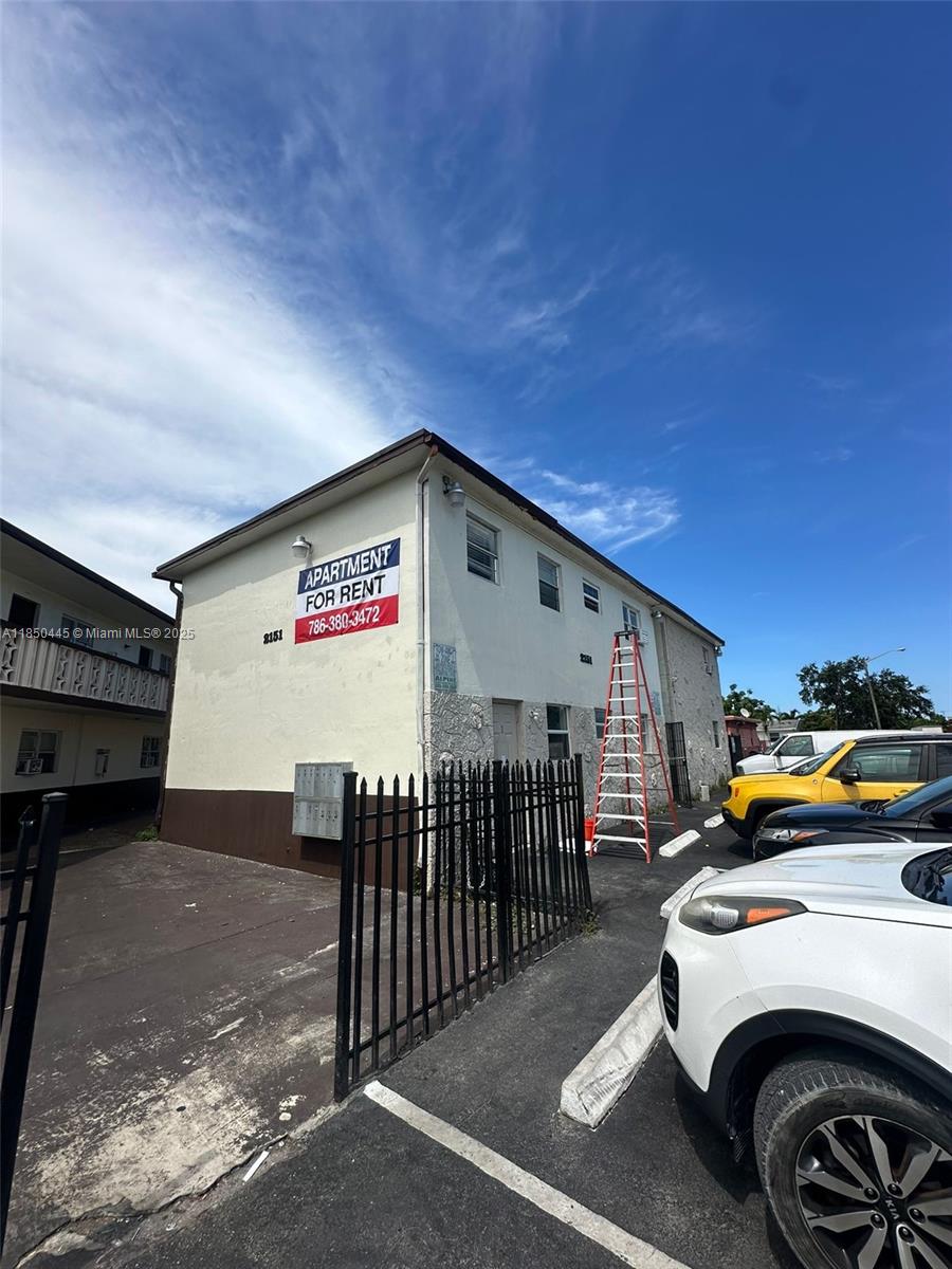 Spacious ground-floor three-bedroom. Amazing location with access to highways. NO credit check or background check needed. Water Bill is included in the rent.