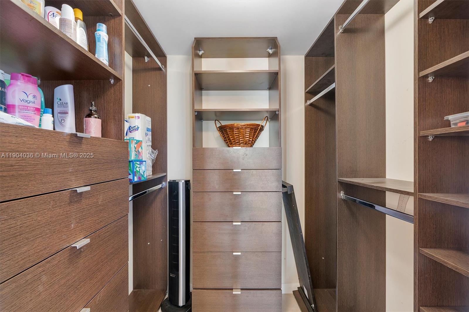 WINSTON TOWERS 400 CONDO - Residential