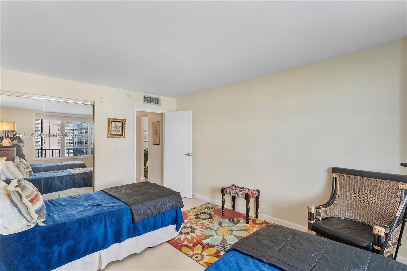 WINSTON TOWERS 400 CONDO - Residential