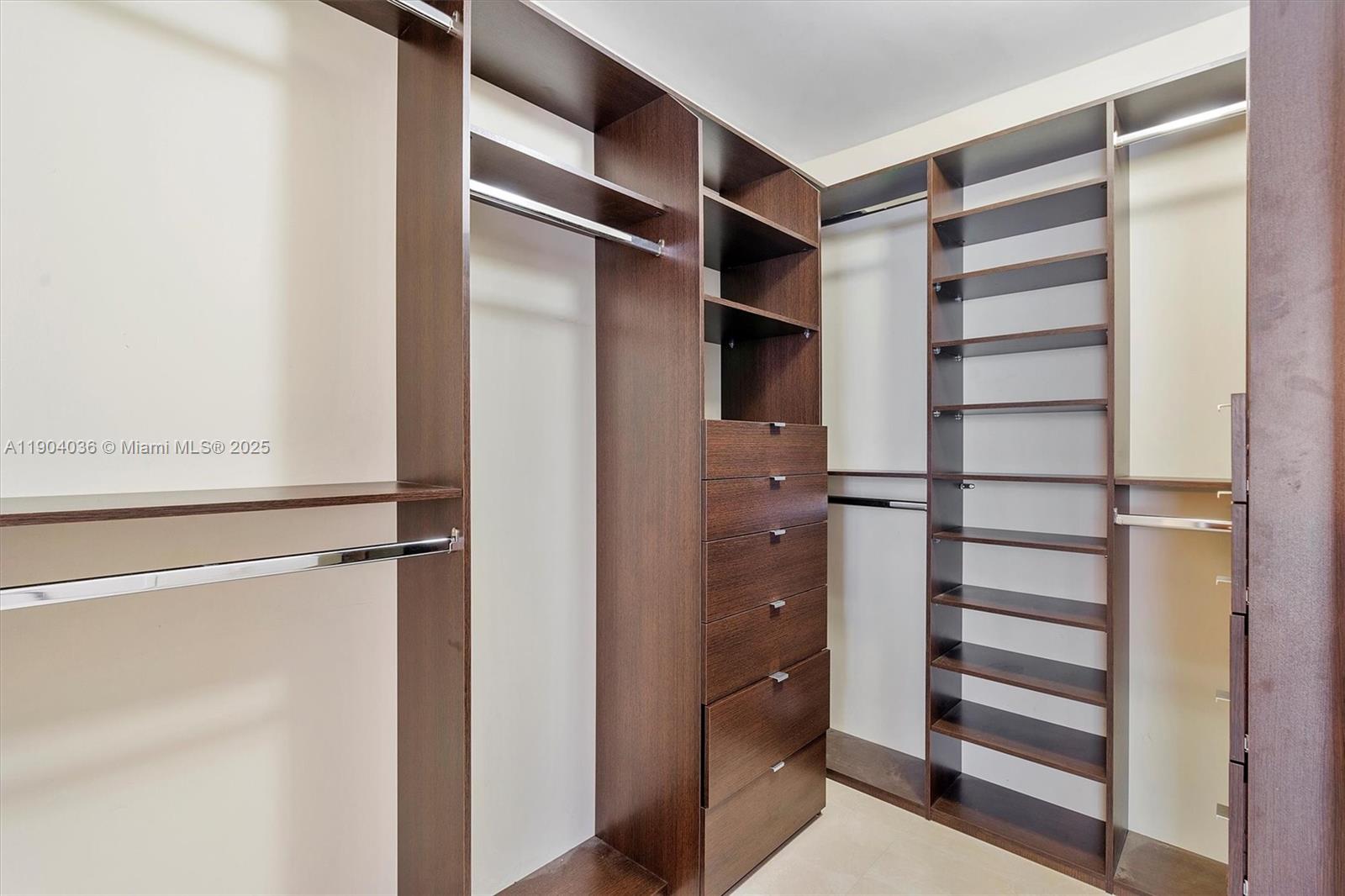 WINSTON TOWERS 400 CONDO - Residential