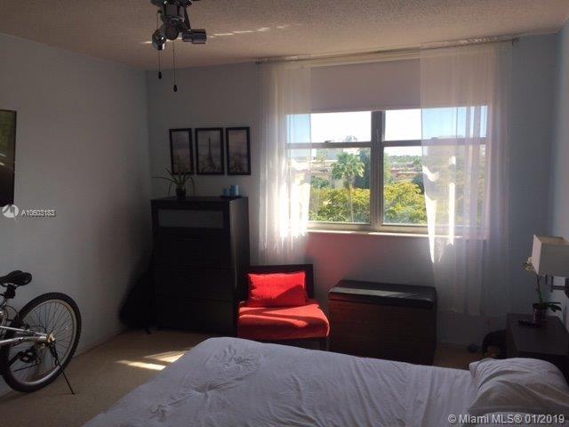 DADELAND PLACE CONDO - Residential