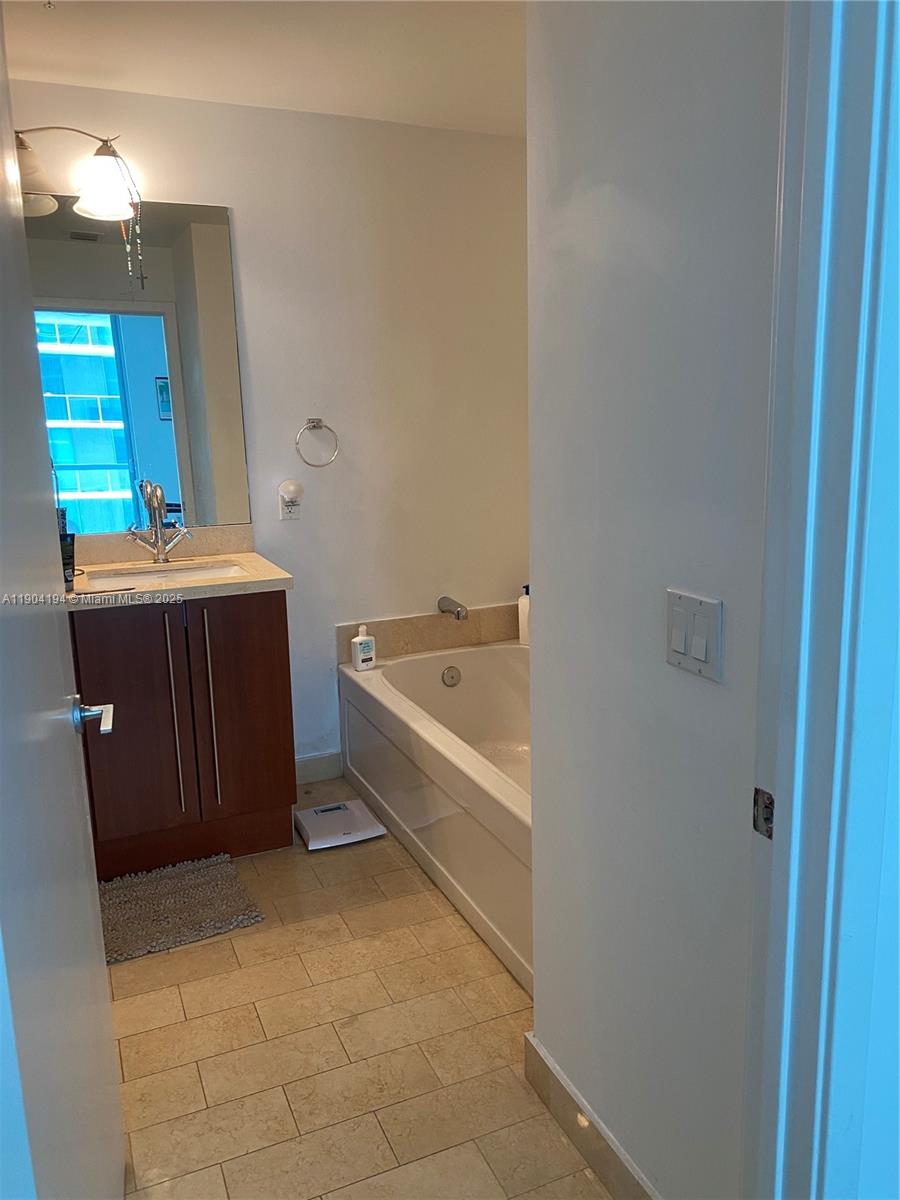 THE AXIS ON BRICKELL II C - Residential