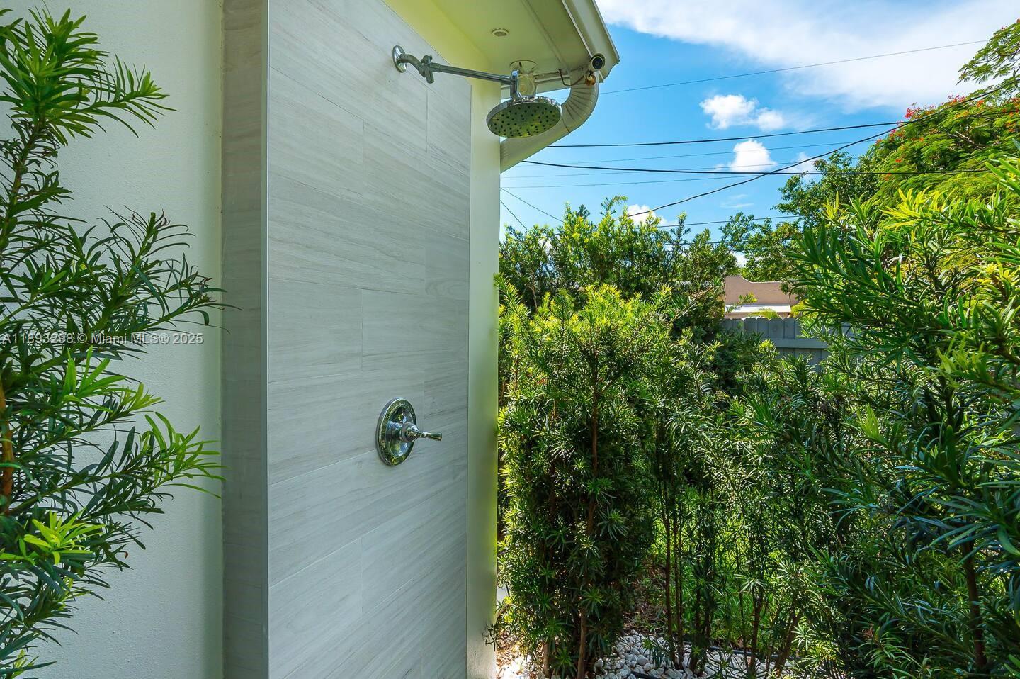 NORTH PALM BCH 3 - Residential Lease