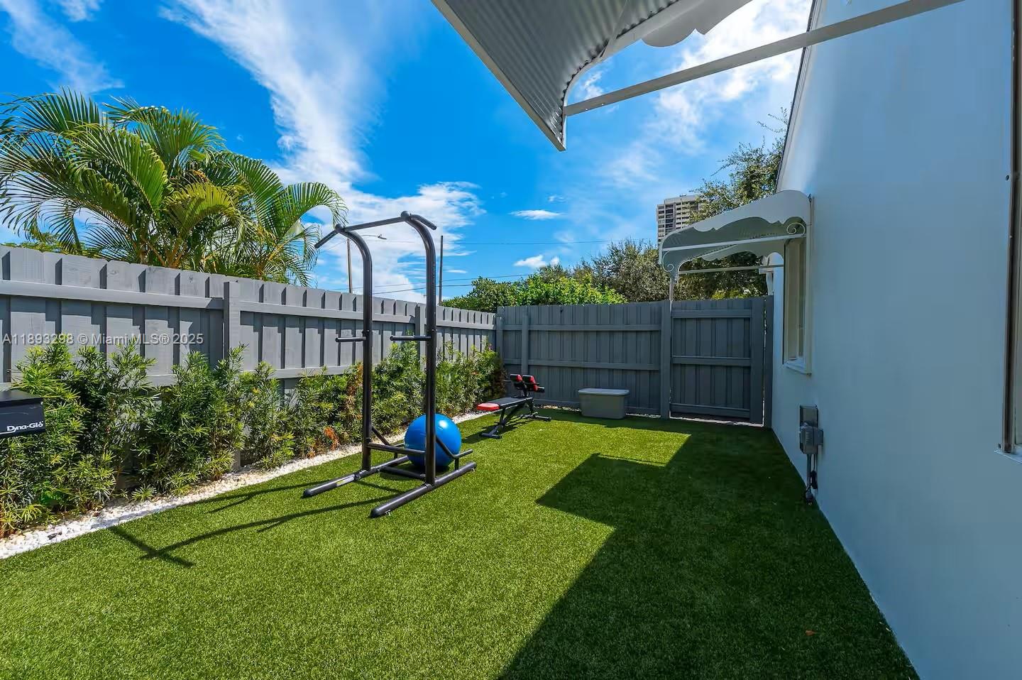 NORTH PALM BCH 3 - Residential Lease