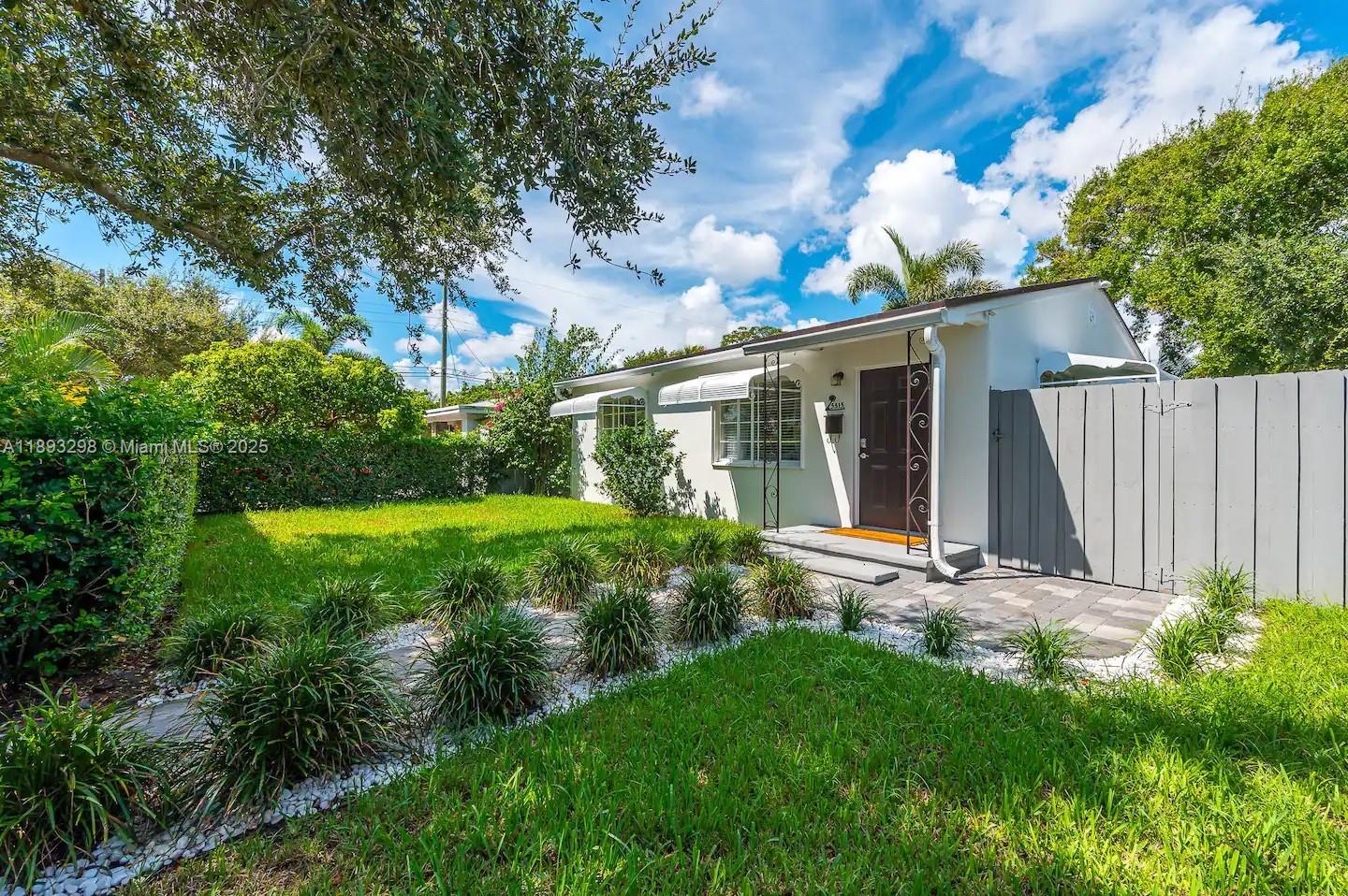 NORTH PALM BCH 3 - Residential Lease