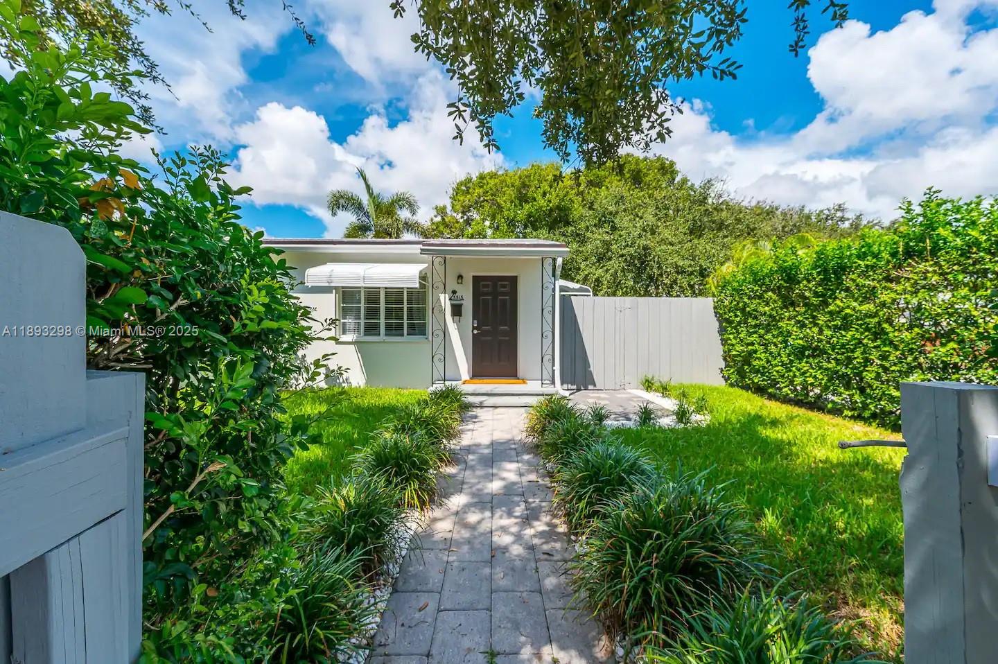 NORTH PALM BCH 3 - Residential Lease