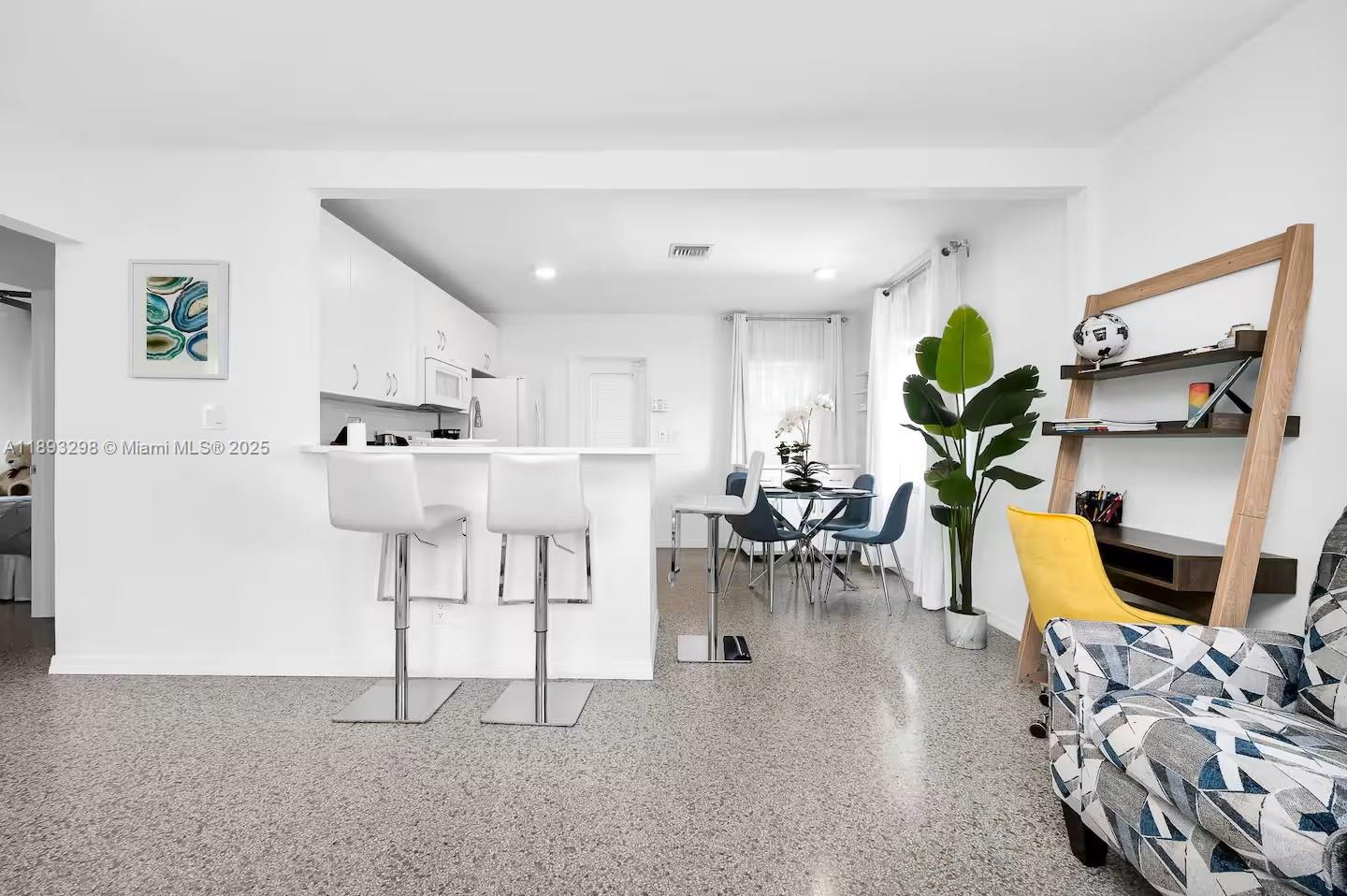 NORTH PALM BCH 3 - Residential Lease