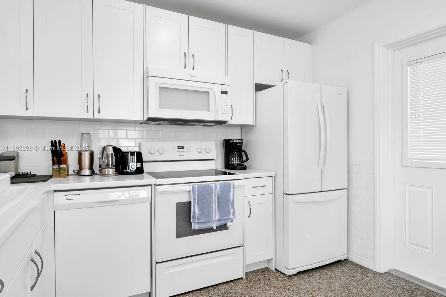 NORTH PALM BCH 3 - Residential Lease