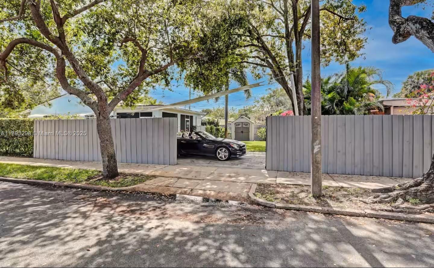 NORTH PALM BCH 3 - Residential Lease