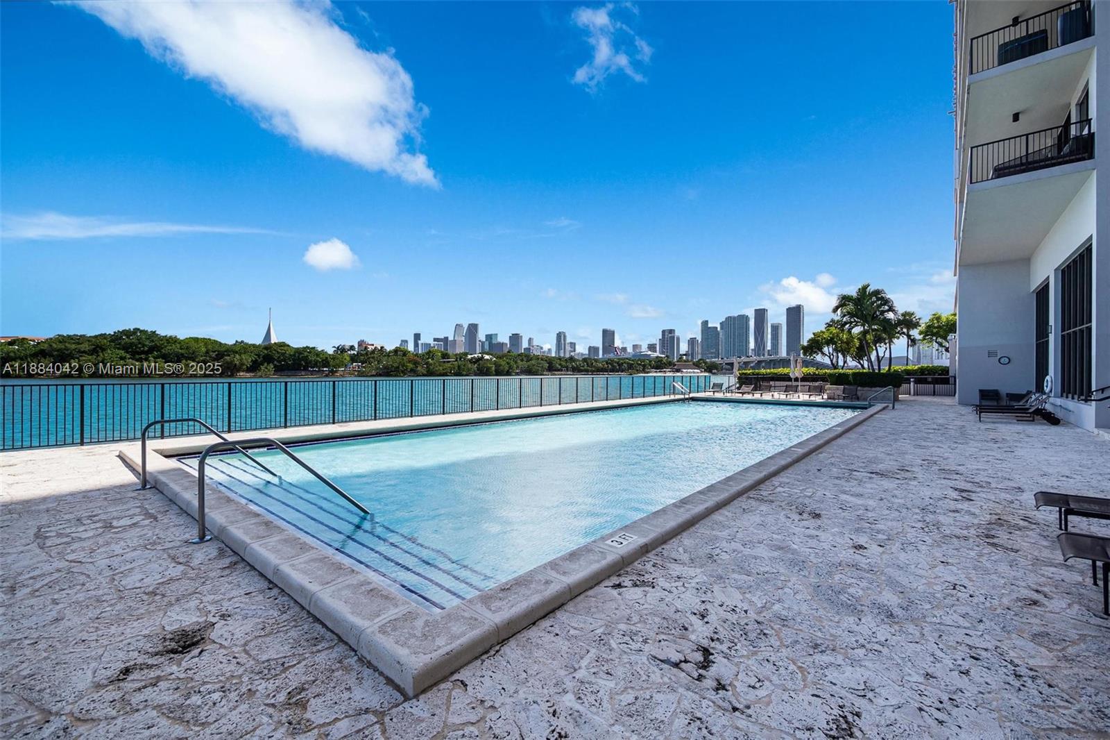 ONE THOUSAND VENETIAN WAY - Residential