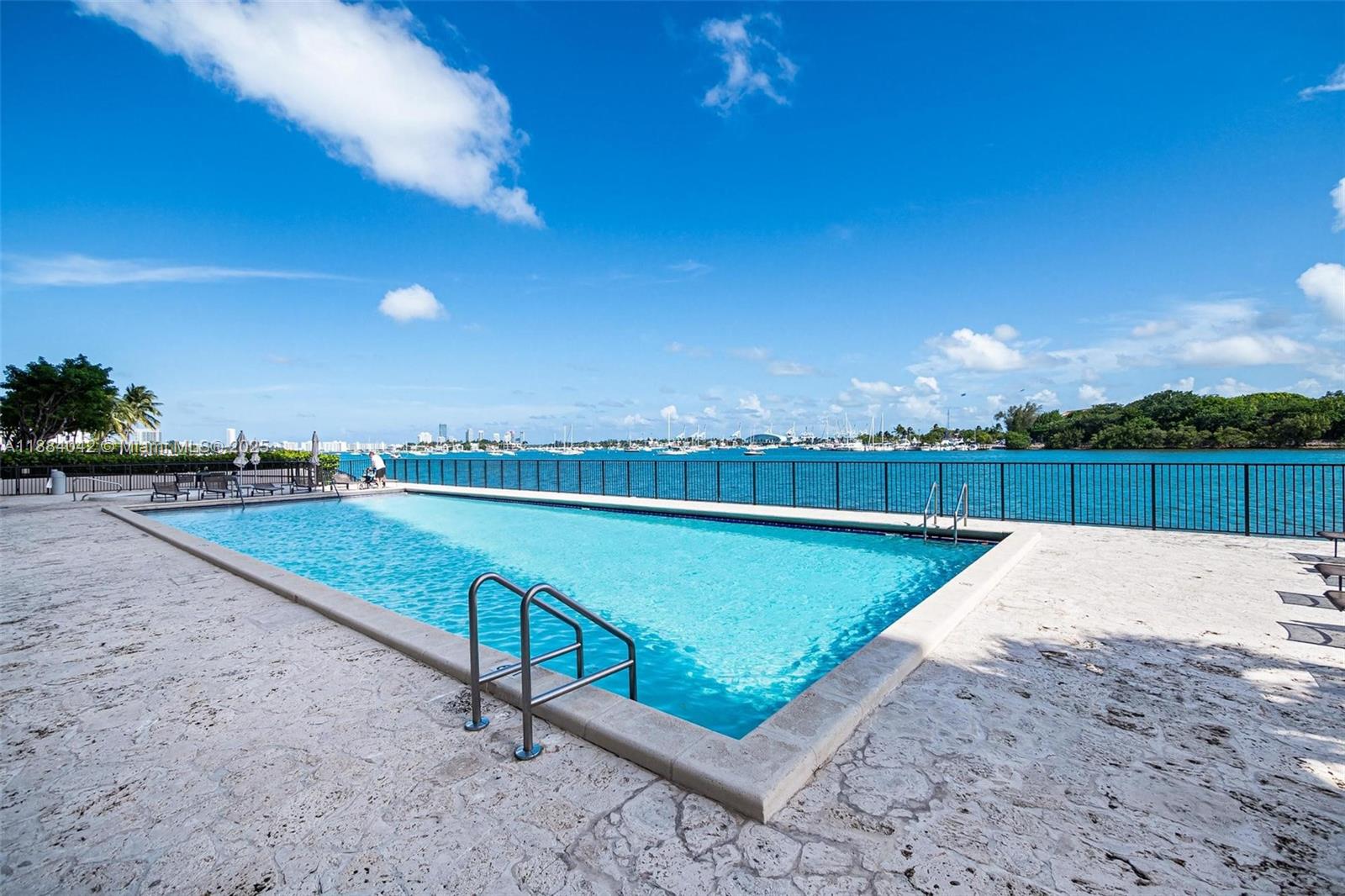 ONE THOUSAND VENETIAN WAY - Residential