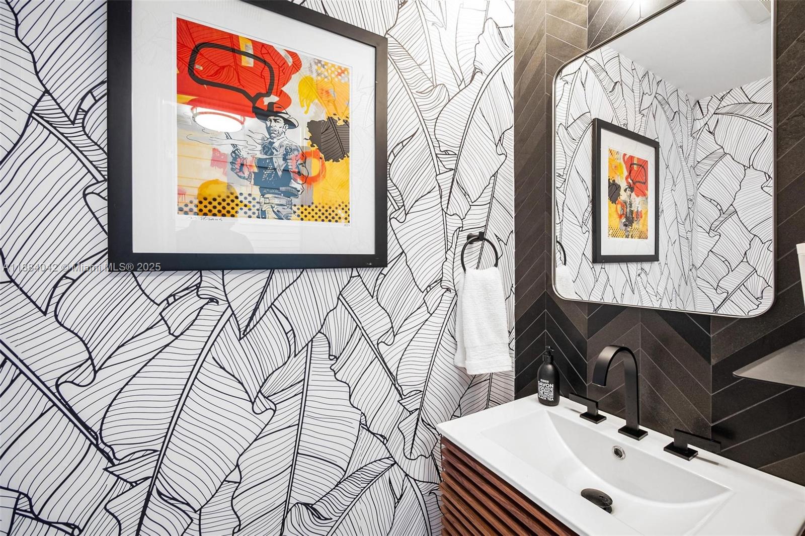 ONE THOUSAND VENETIAN WAY - Residential