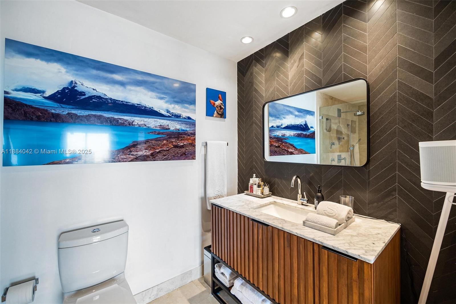 ONE THOUSAND VENETIAN WAY - Residential