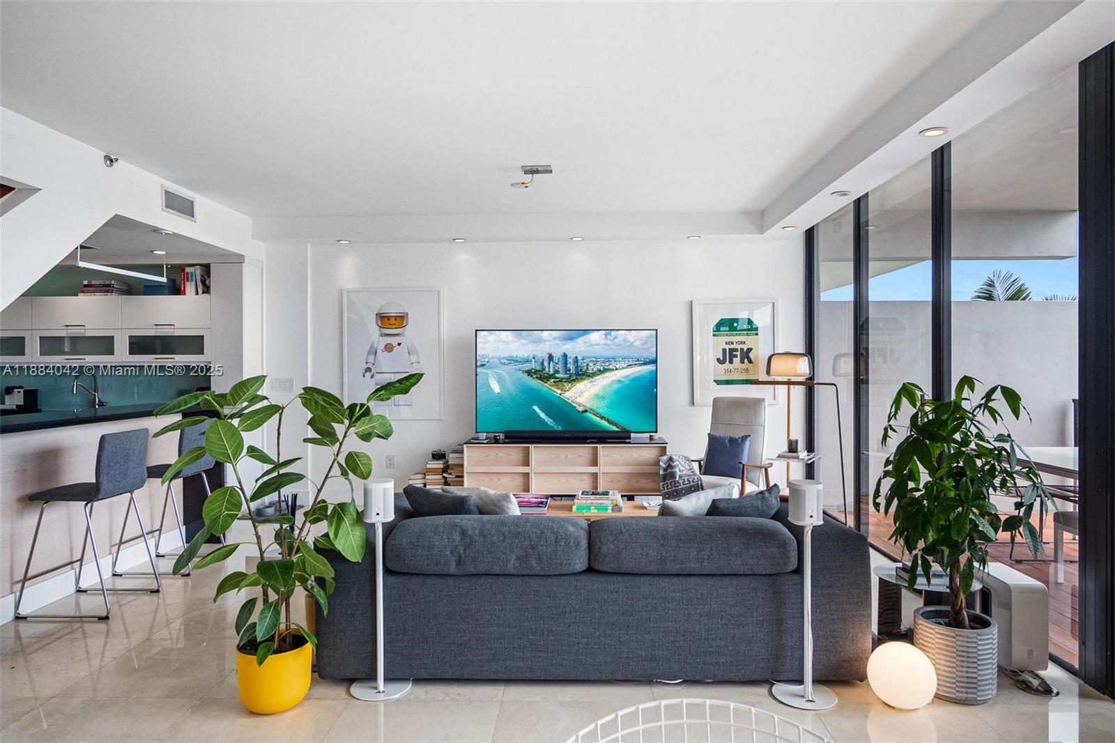 ONE THOUSAND VENETIAN WAY - Residential