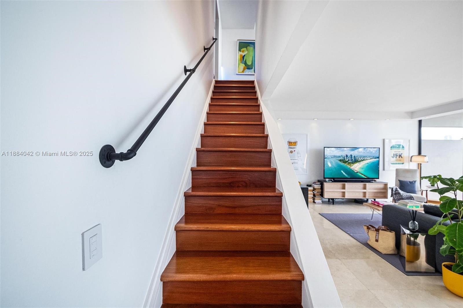 ONE THOUSAND VENETIAN WAY - Residential