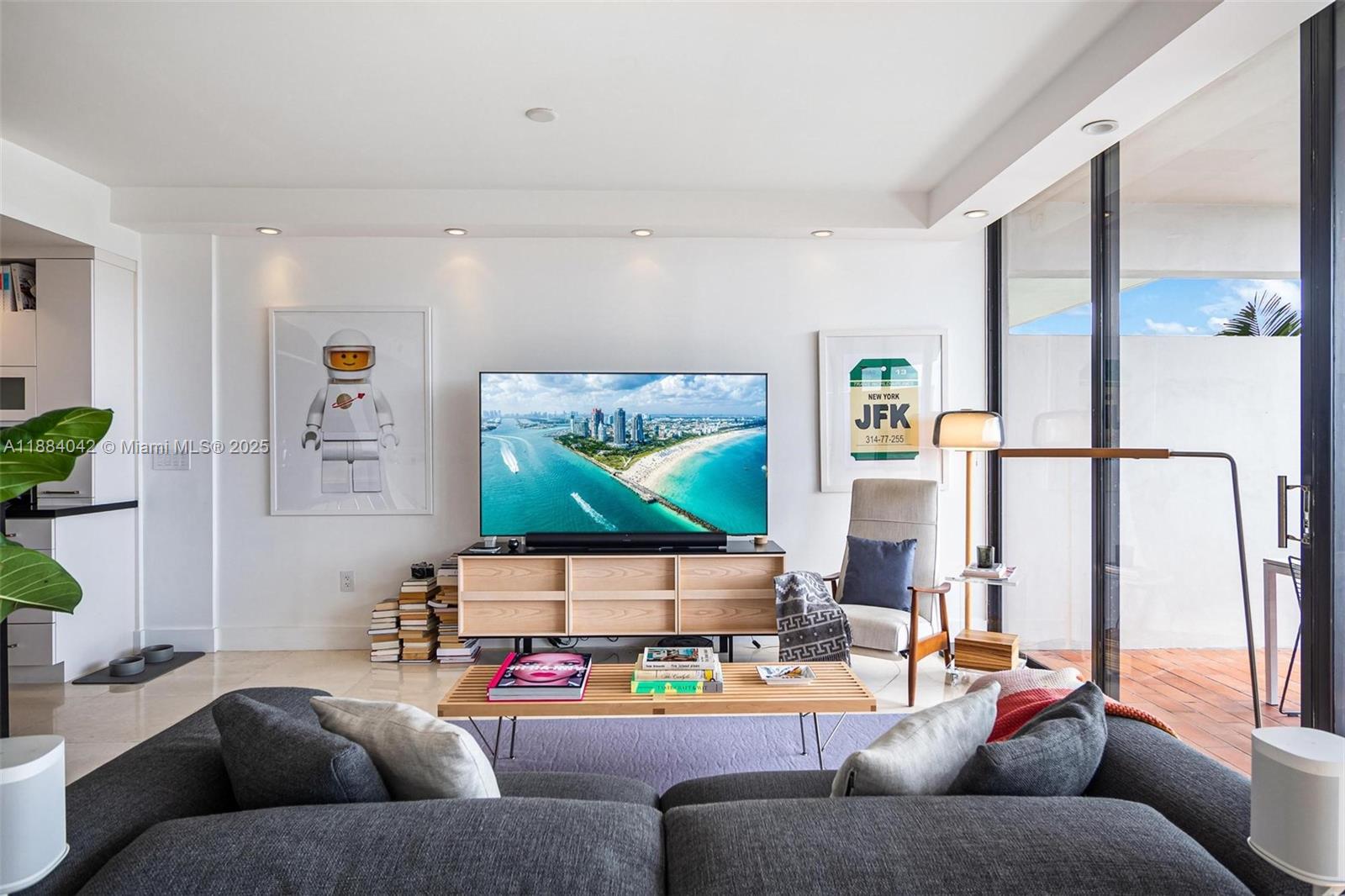 ONE THOUSAND VENETIAN WAY - Residential