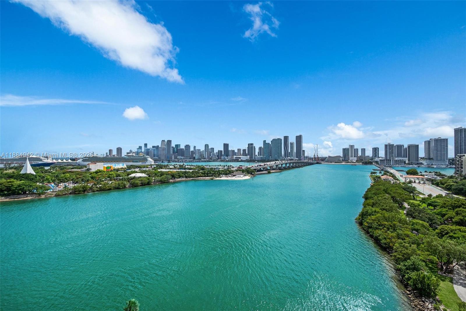 ONE THOUSAND VENETIAN WAY - Residential