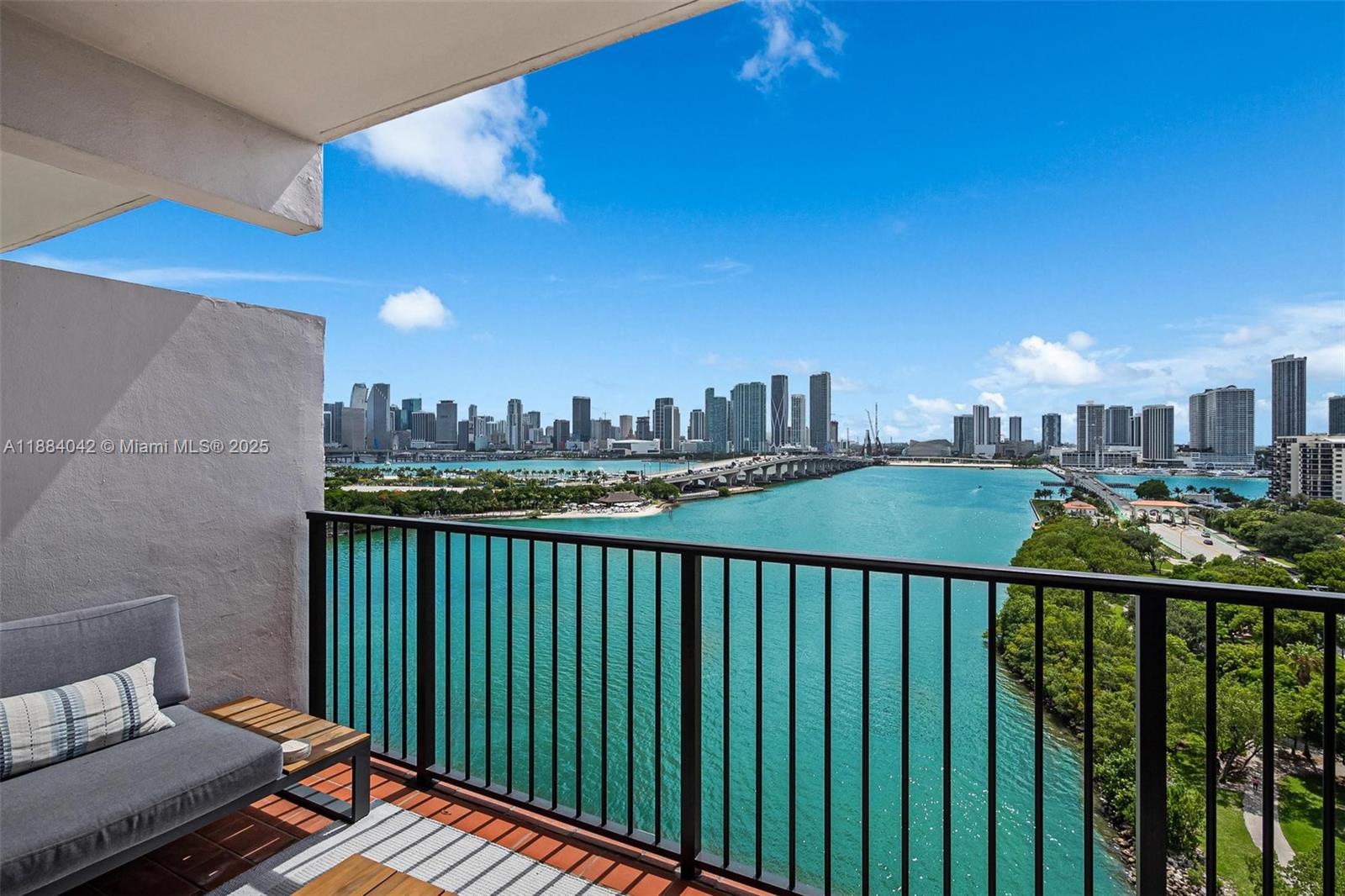 ONE THOUSAND VENETIAN WAY - Residential