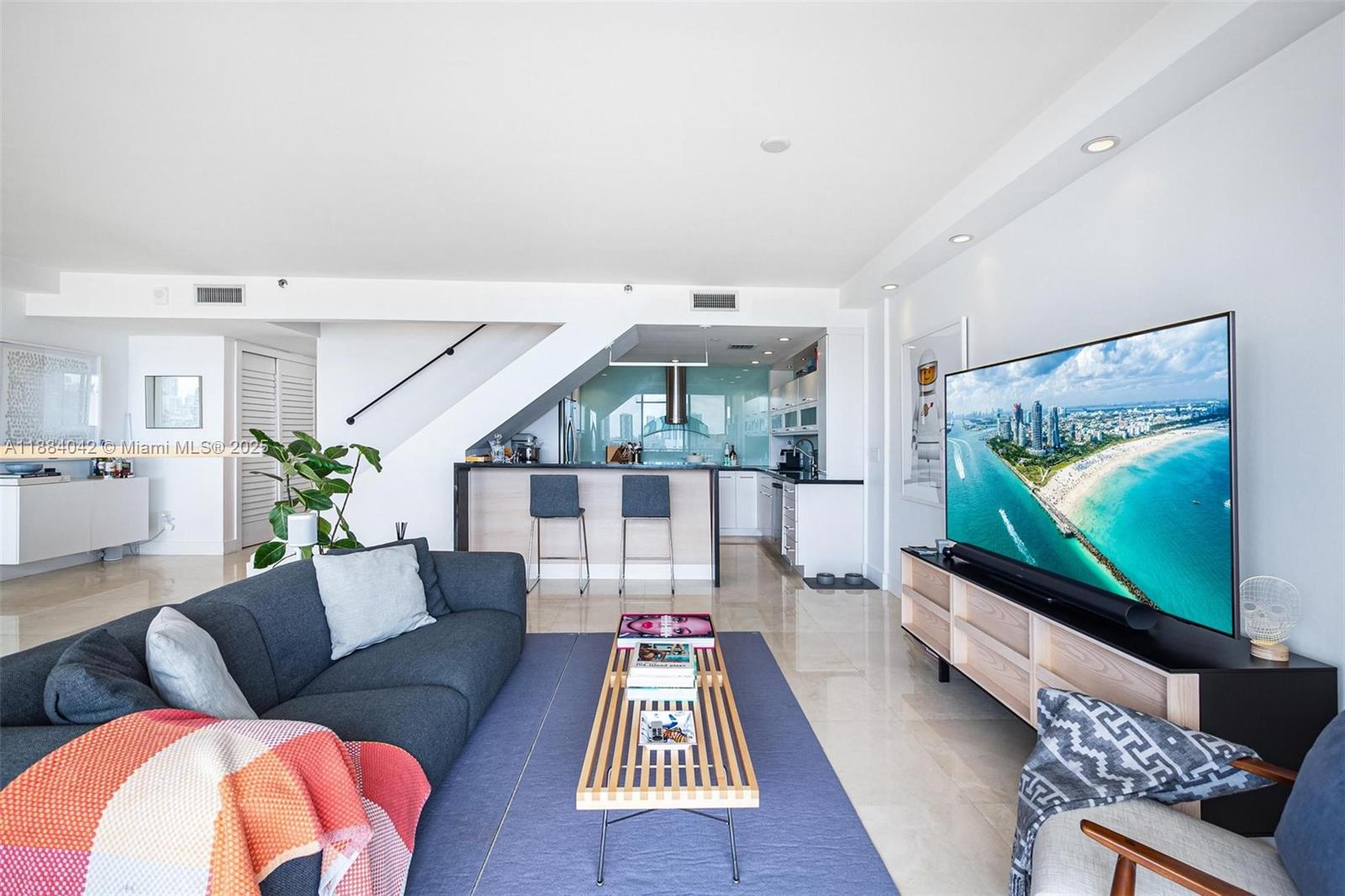 ONE THOUSAND VENETIAN WAY - Residential