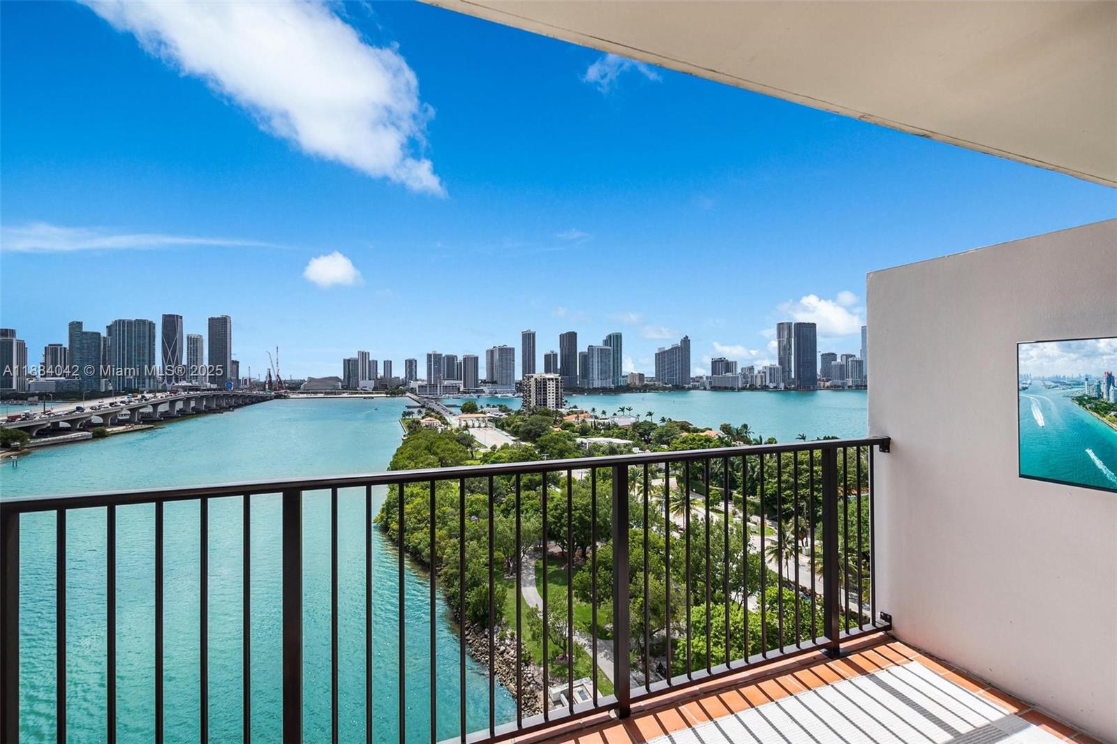 ONE THOUSAND VENETIAN WAY - Residential