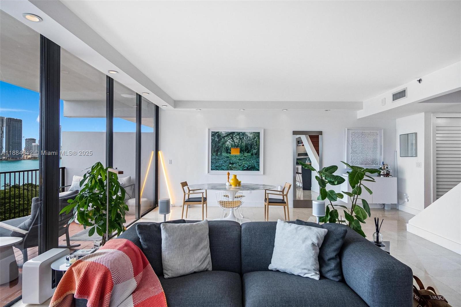 ONE THOUSAND VENETIAN WAY - Residential