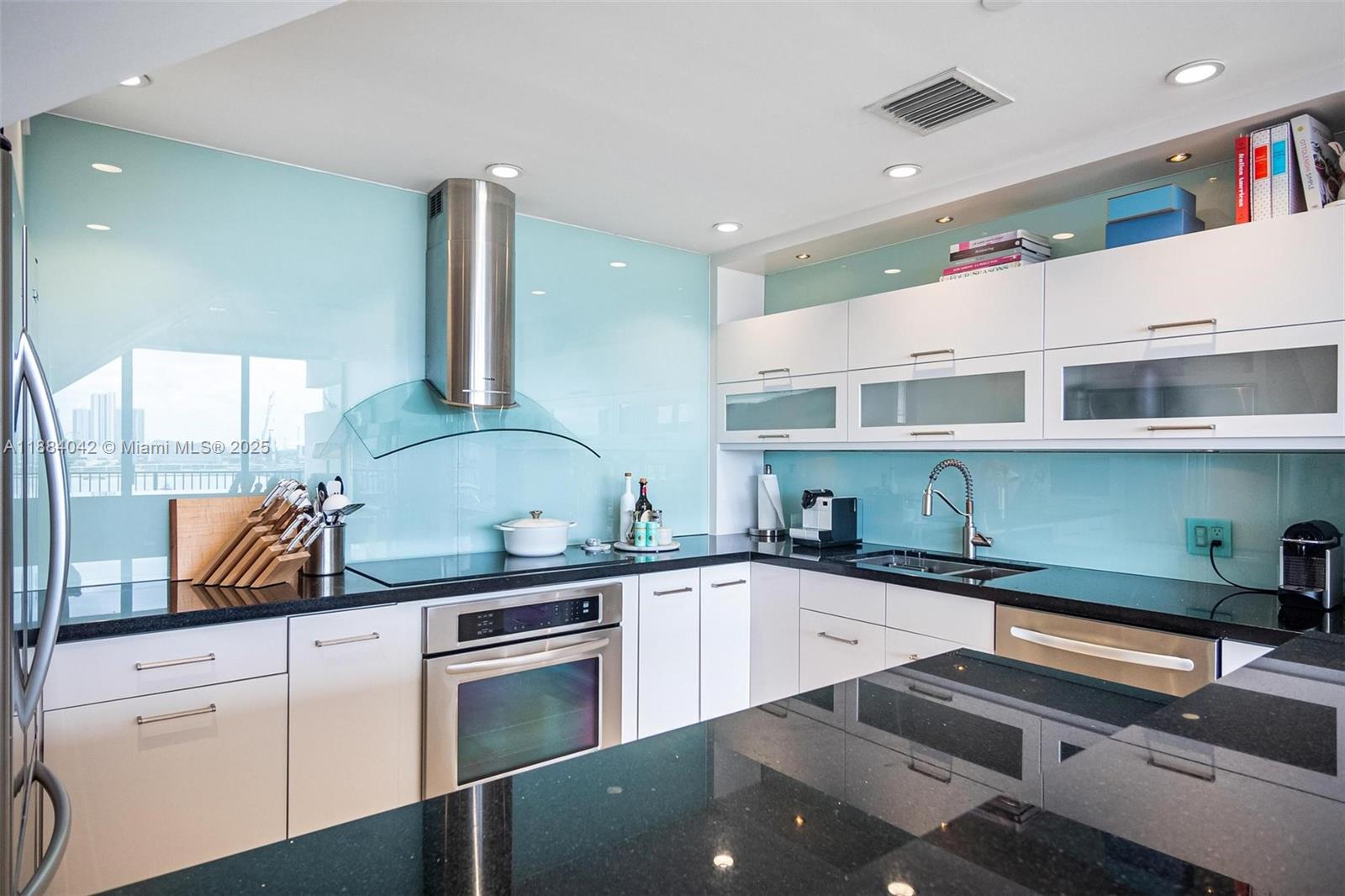 ONE THOUSAND VENETIAN WAY - Residential