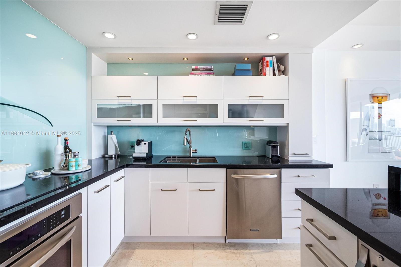 ONE THOUSAND VENETIAN WAY - Residential